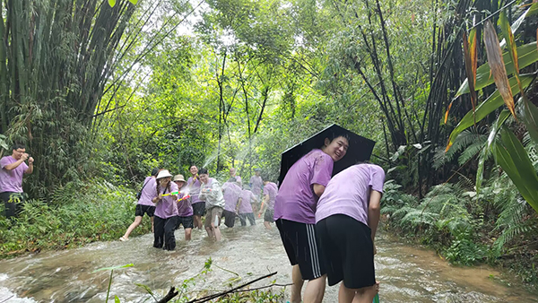 陳楷如：觀戰！“濕身”快樂！.jpg